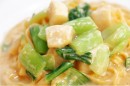 北海道産帆立貝と青梗菜のウニクリームソース